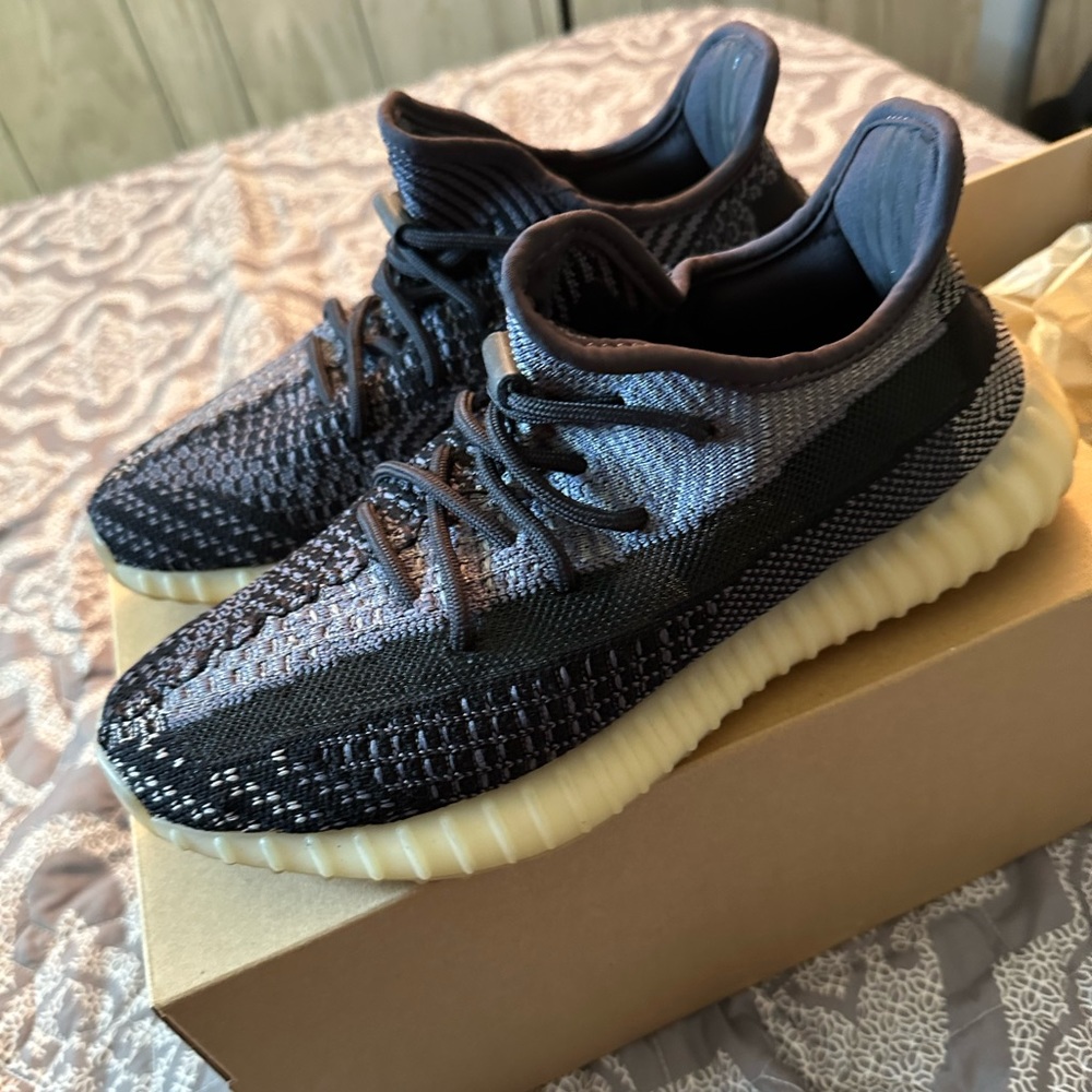 Yeezy Boost 350 V2. Carbon. Size 8.5